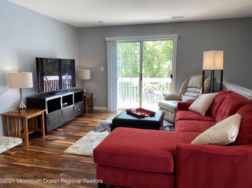 28 Des Moines Ct, Tinton Falls, NJ 07712-7721
