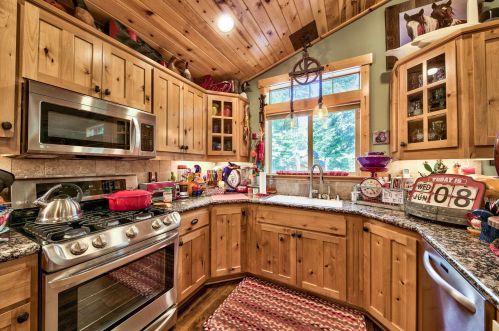 14175 Pathway Ave, Truckee CA  96161-6228 exterior