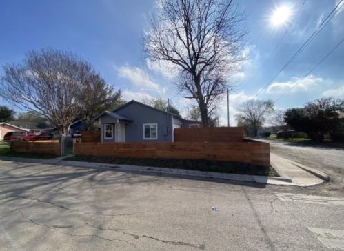 241 Benbo St, Seguin TX  78155-2009 exterior