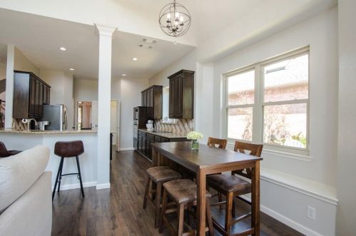 210 Wellington Rd, Irving TX 75063-7201 exterior