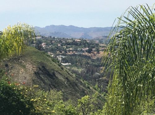 22511 Blueridge Ct, Calabasas, CA 91302-5894