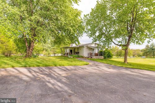 857 Oregon Trl, Harpers Ferry WV 25425-3144 exterior