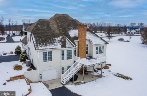 5 Linden Dr, Carlisle PA 17015-6906 exterior