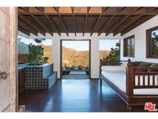 3104 Hollyridge Dr, Los Angeles CA  90068-1954 exterior