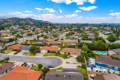 1432 Glencroft Rd, Glendora, CA 91740-5136