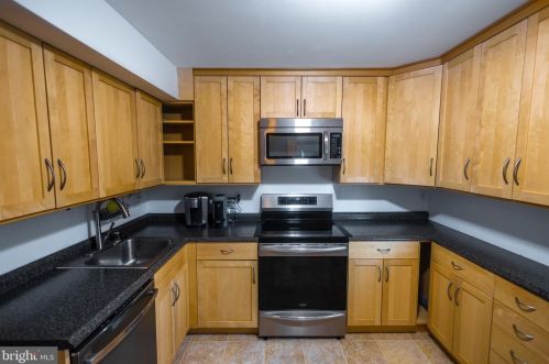 7481 Hickory Log Cir, Columbia MD  21045-5003 exterior