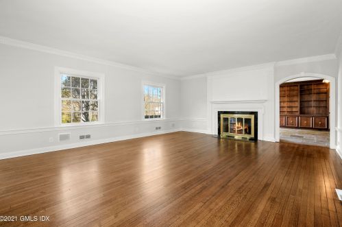 23 Oak St, Greenwich CT  06831-5222 exterior