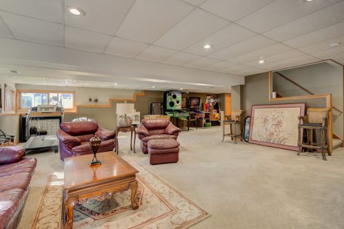 890 Somerset Dr, Carol Stream IL  60188-6078 exterior