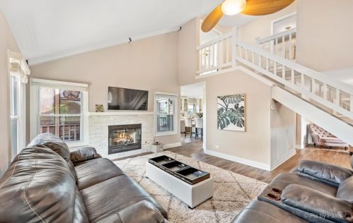 1151 Bradbury Cir, Carol Stream IL  60188-3903 exterior