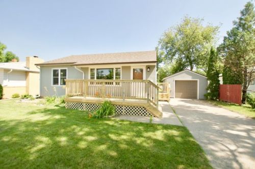 308 12th Ave, Jamestown, ND 58401-3742