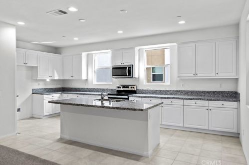 947 3rd St, Santa Ana, CA 92701-4906