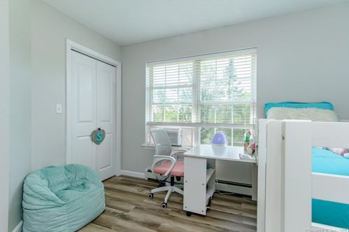 15 Bartlett Meadow Dr, Killingly CT  06241-1847 exterior