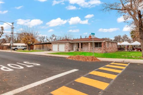 2133 Roble Ave, Modesto, CA 95354-1727