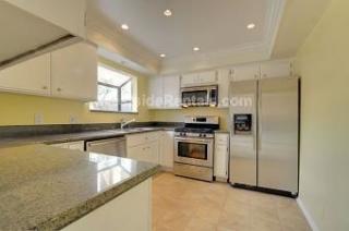 847 17th St, Santa Monica CA  90403-1945 exterior