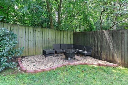 512 Hascall Rd, Atlanta GA  30309-2228 exterior