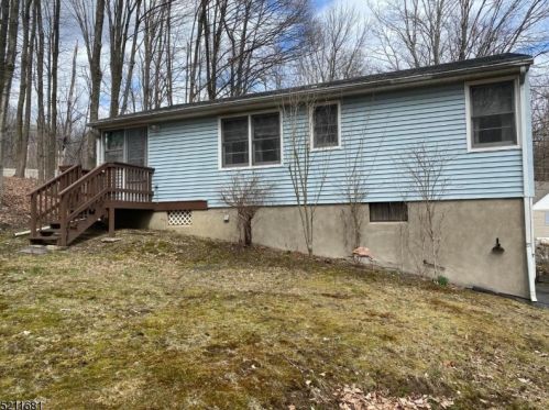 8 Shore Dr, Wantage, NJ 07461-1162