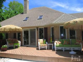 411 Lakeview Dr, Hampstead, NC 28443-2513
