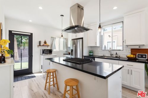 414 Acacia Ave, Glendale CA  91205-2575 exterior