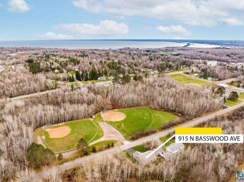 915 Basswood Ave, Duluth, MN 55811-5100