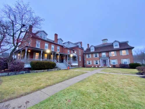 713 Central Ave, Dover, NH 03820-3419