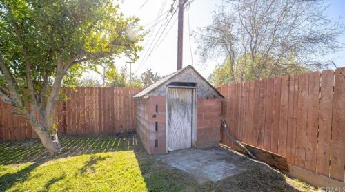 3844 Lofton Pl, Riverside CA  92501-1810 exterior