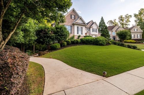 2309 Glenmore Ln, Lithonia, GA 30078-5679