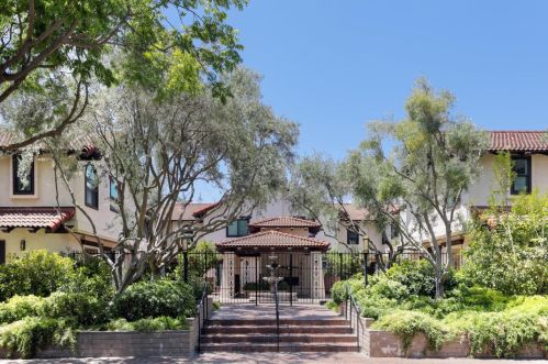 430 Lassen St, Los Altos CA  94022-3980 exterior