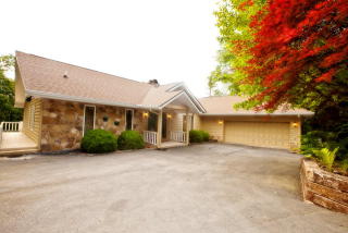 1333 Falls Dr, Highlands, NC 28741-7166