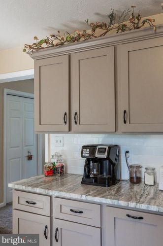 1740 Southport Dr, Lancaster PA  17603-9351 exterior