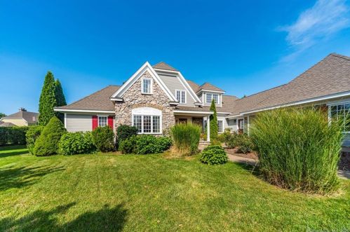 21 Avalon Dr, Waterbury, CT 06762-3335