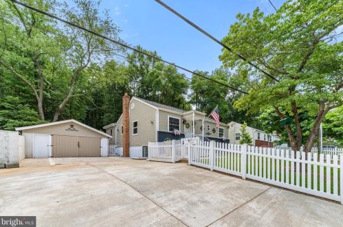 15906 Donald Curtis Dr, Woodbridge VA  22191-4250 exterior