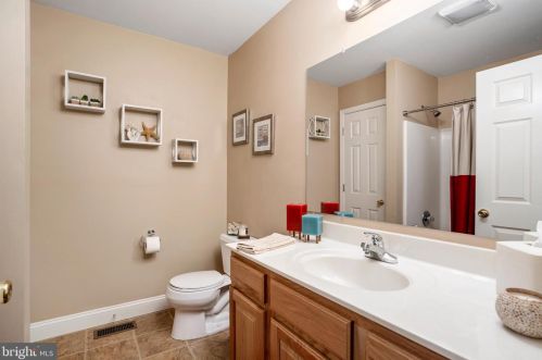 80 Clearview Ave, Trenton NJ  08619-1216 exterior