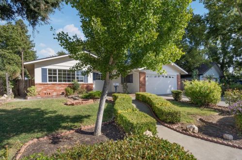 2507 Temple Dr, Davis, CA 95618-1528