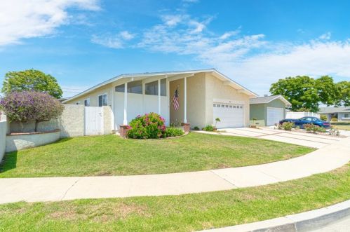 9931 Maple St, Los Alamitos, CA 90720-2240