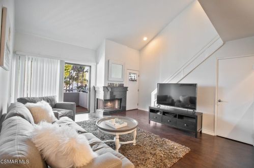 1143 Tivoli Ln, Simi Valley, CA 93065-0900