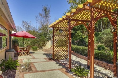 1911 Goodwin Dr, Vista CA  92084-2590 exterior