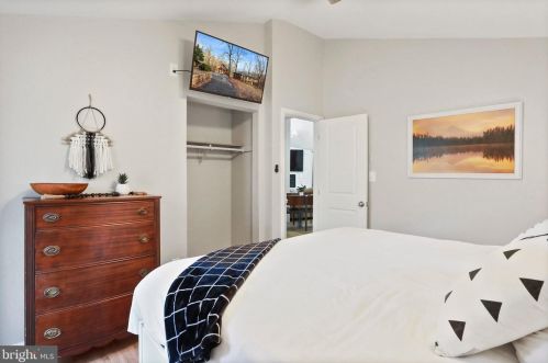 4 Pileated Woodpecker Ln, Hedgesville WV  25427-6232 exterior