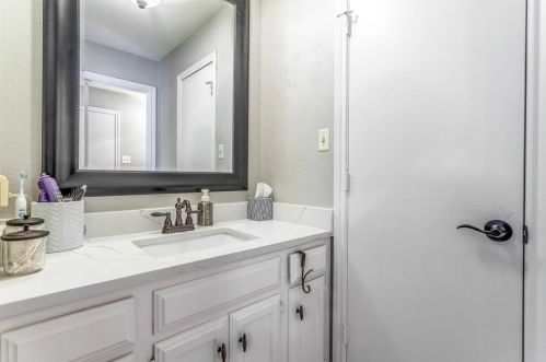 2820 Cliffbrook Dr, Carrollton TX 75007-5709 exterior