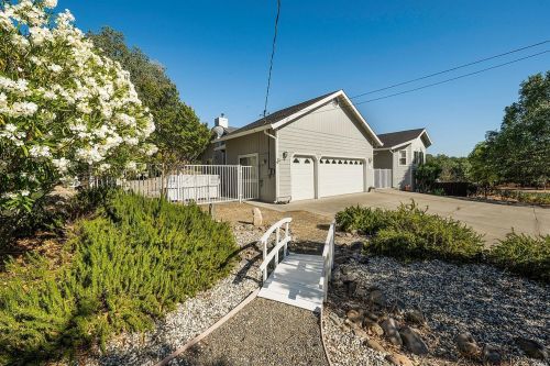 19513 Moon Ridge Rd, Middletown, CA 95467-8615