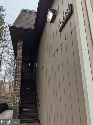 5818 Royal Ridge Dr, Springfield VA  22152-1029 exterior