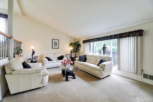 3 Ridge Rd, Edison, NJ 08817-4667