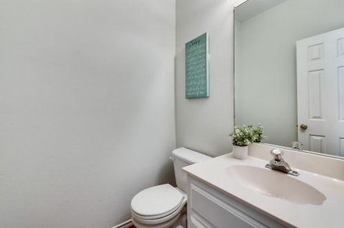 2225 Chapman Dr, Carrollton TX 75010-4154 exterior