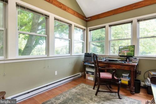 1517 Forest Glen Rd, Silver Spring MD 20910-1122 exterior