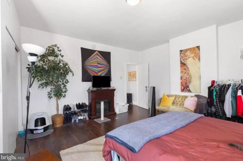 1138 19 St, Philadelphia PA  19146-2936 exterior