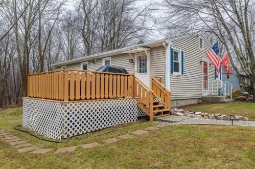425 Main St, Glocester, RI 02859-3519