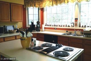 907 Spring Knoll Dr, Herndon VA  20170-3925 exterior