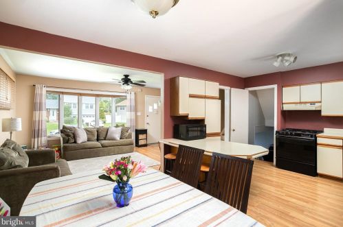 14 Winding Way, Trenton NJ 08620-2628 exterior