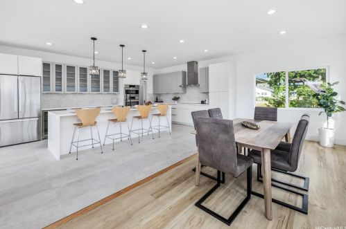 3033 Manoa Rd, Honolulu HI  96822-1503 exterior