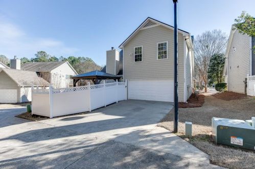 649 Jackson St, Suwanee GA  30024-8399 exterior