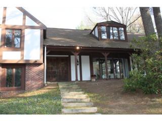 32 Strawberry Hill Rd, Manchester, NH 03110-5609